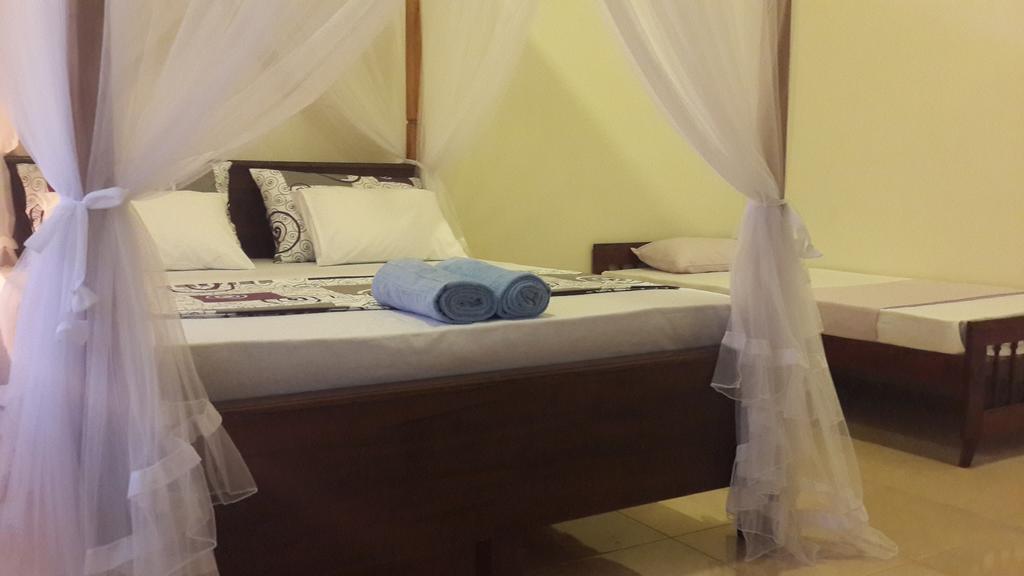 Golden Beach Rest Hotel Tangalle Esterno foto