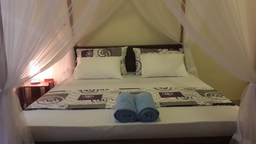 Golden Beach Rest Hotel Tangalle Esterno foto