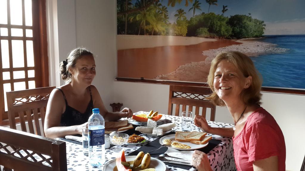 Golden Beach Rest Hotel Tangalle Esterno foto
