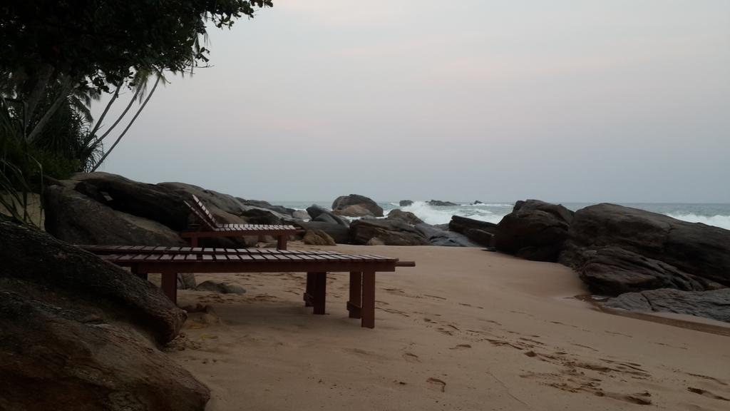 Golden Beach Rest Hotel Tangalle Esterno foto