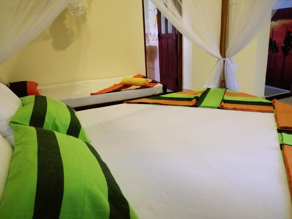 Golden Beach Rest Hotel Tangalle Esterno foto