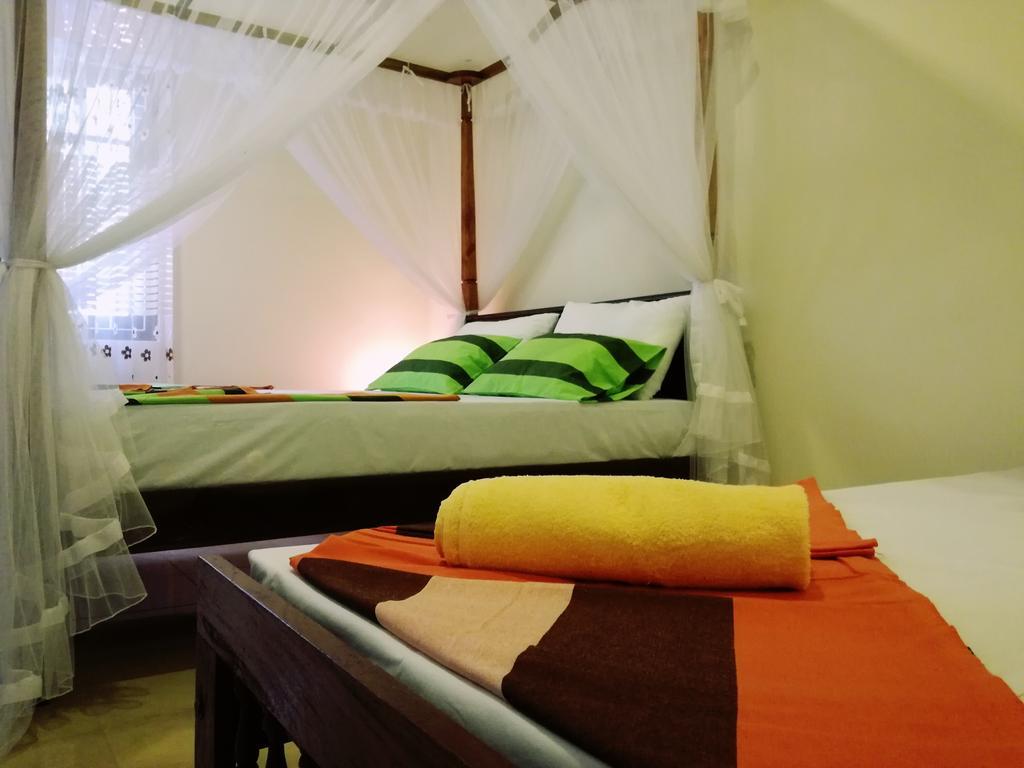 Golden Beach Rest Hotel Tangalle Esterno foto