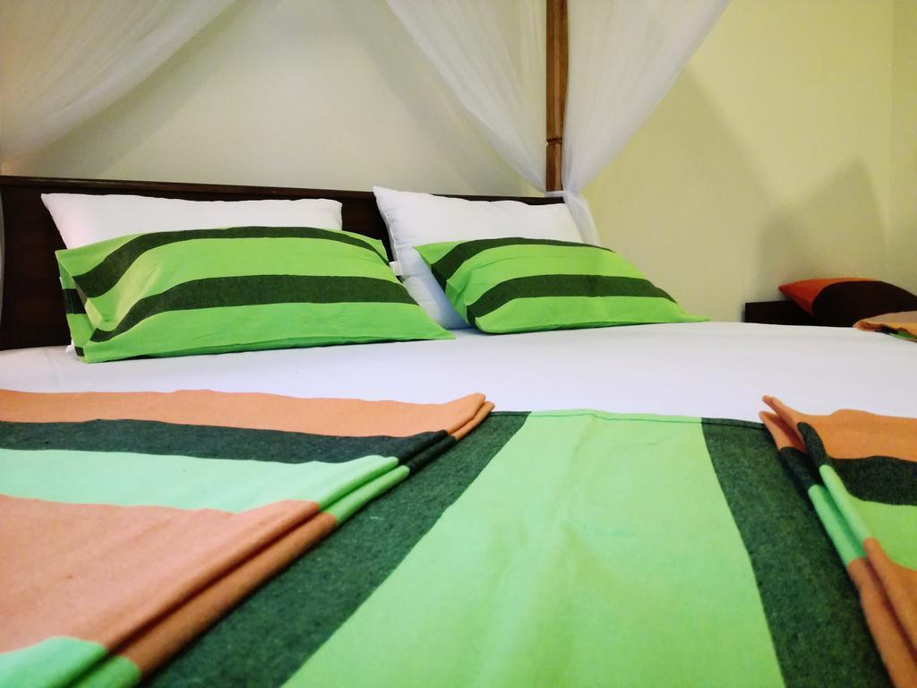 Golden Beach Rest Hotel Tangalle Esterno foto