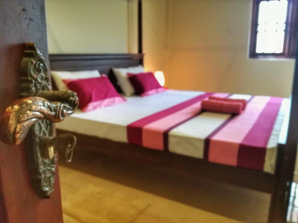 Golden Beach Rest Hotel Tangalle Esterno foto
