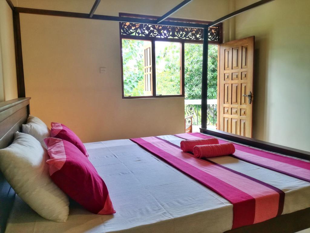 Golden Beach Rest Hotel Tangalle Esterno foto