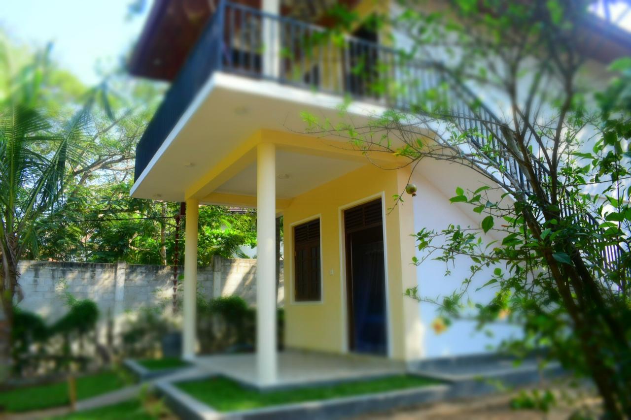 Golden Beach Rest Hotel Tangalle Esterno foto