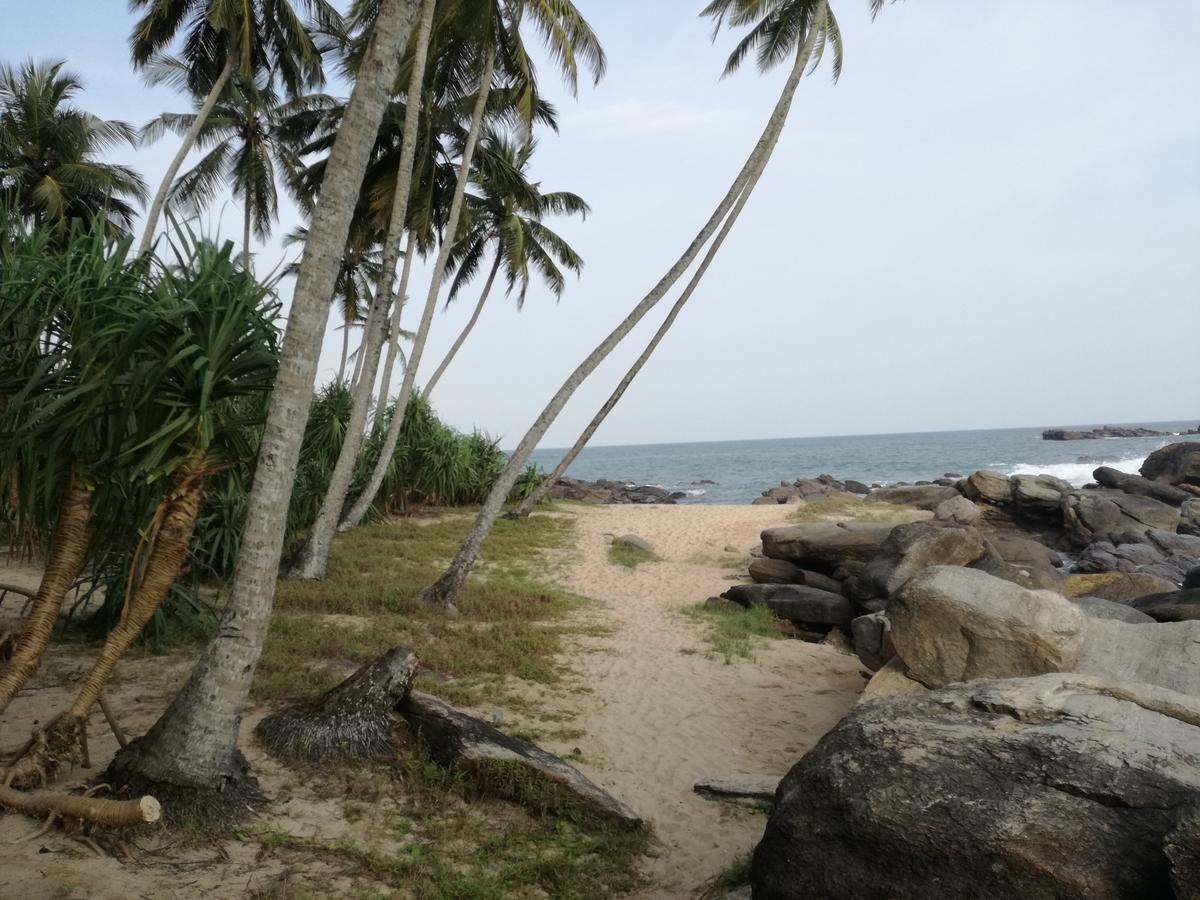 Golden Beach Rest Hotel Tangalle Esterno foto
